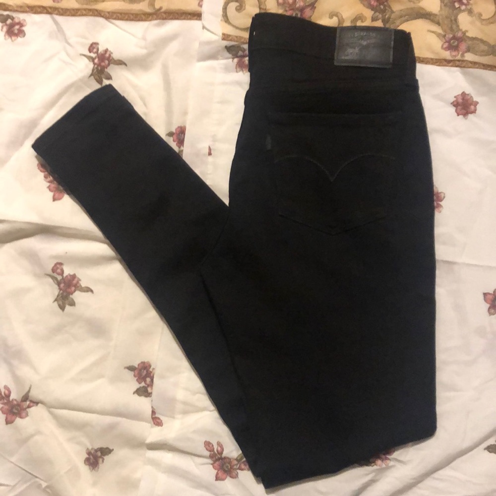 Levi’s black skinny jeans
